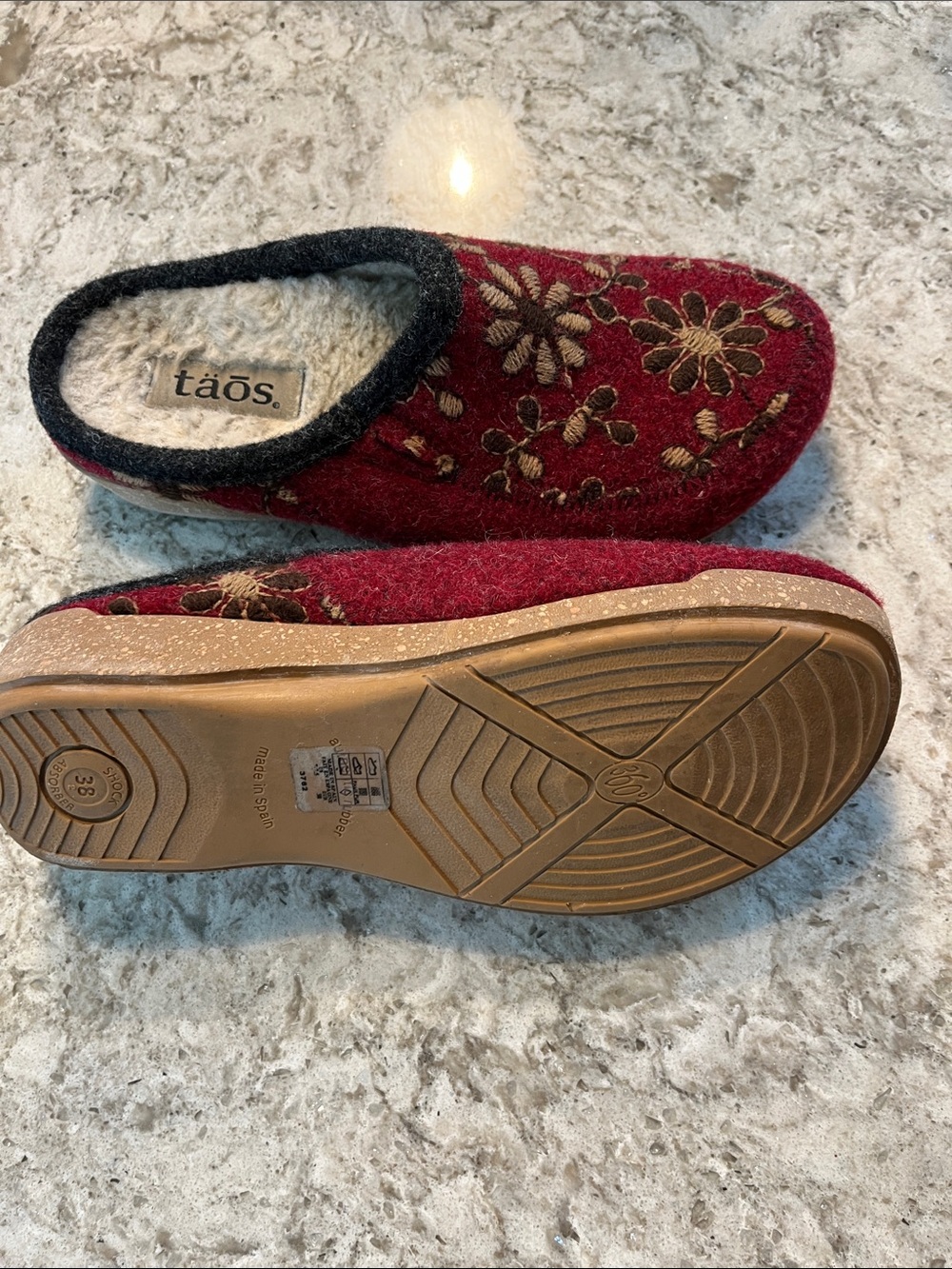 Taos Woolderness Cranberry Floral Embroidered Wool Clog Slippers EU 38 US 7.5 - Picture 2 of 3